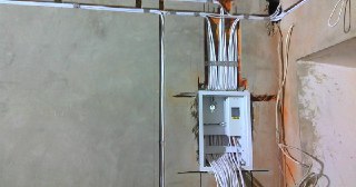 Электропроводка в доме + монтаж Сланцы цена от 154 руб. м.п.